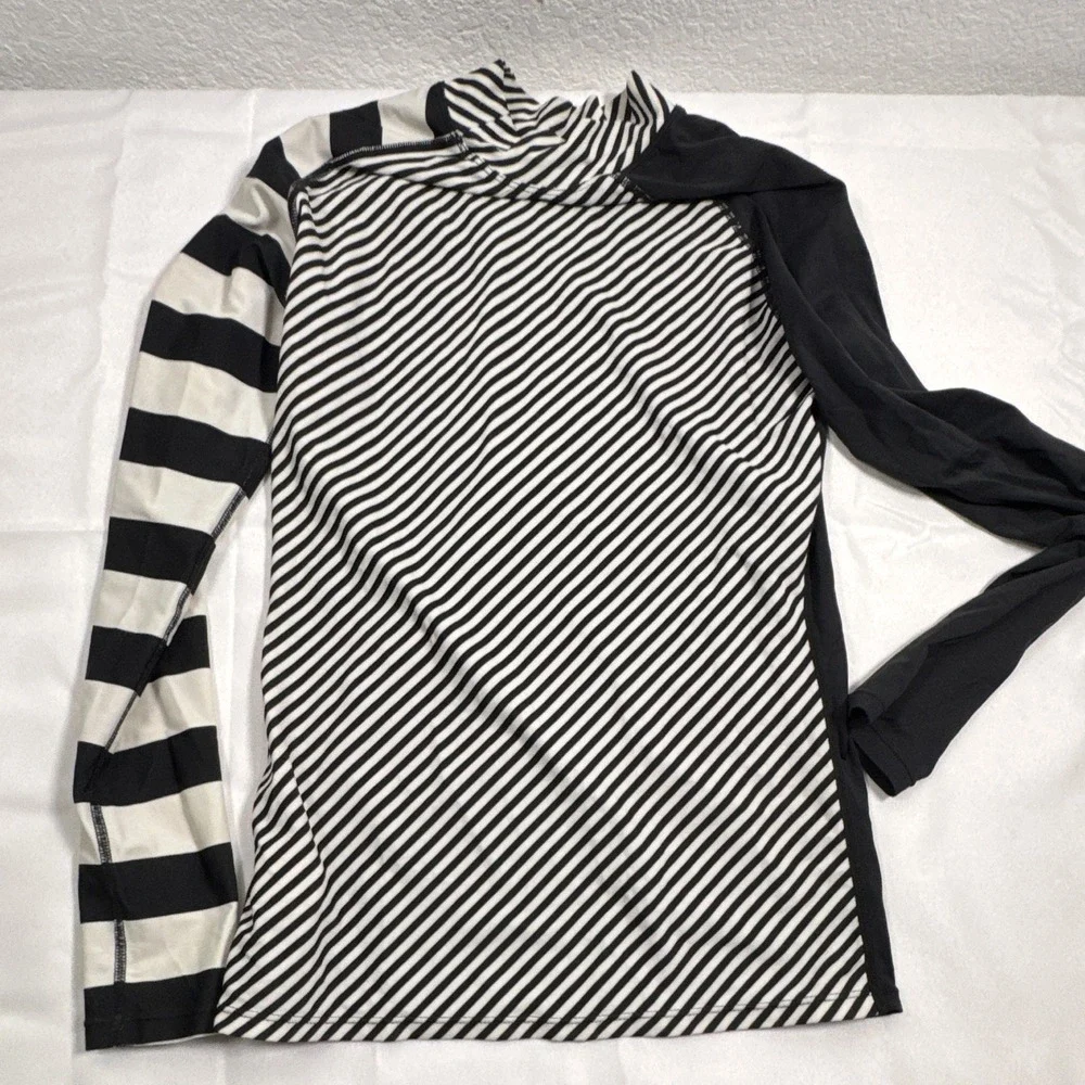 Volcom Mass Mode Long Sleeve Rash Guard Top Black/White Striped Size M